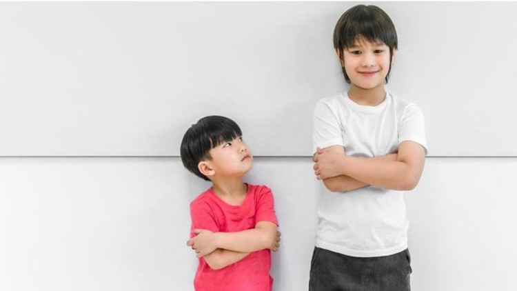 Biasanya orang tua ingin anaknya kelak tumbuh dengan postur tinggi. Maka dari itu, ada beberapa kebiasaan yang perlu dilakukan sejak dini. Apa saja?