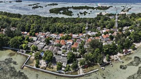 FOTO: Pulau Pari 'Melawan' Laut yang Kian Tinggi
