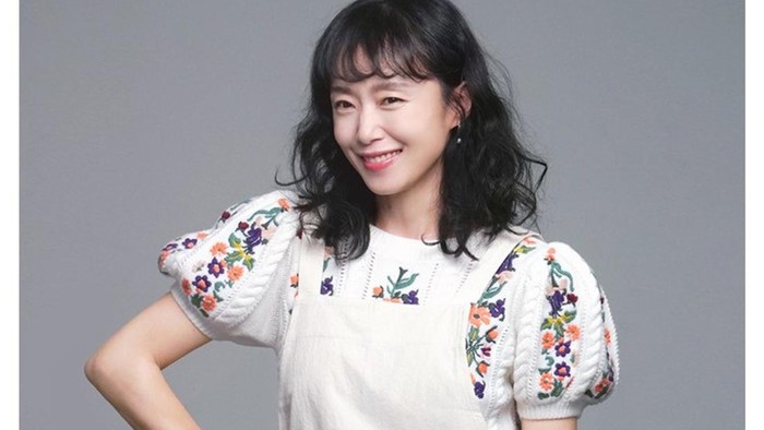 Terlihat Awet Muda dan Tetap Fit di Usia 50 Tahun, Intip 3 Kebiasaan Sehat Jeon Do Yeon 'Crash Course in Romance'