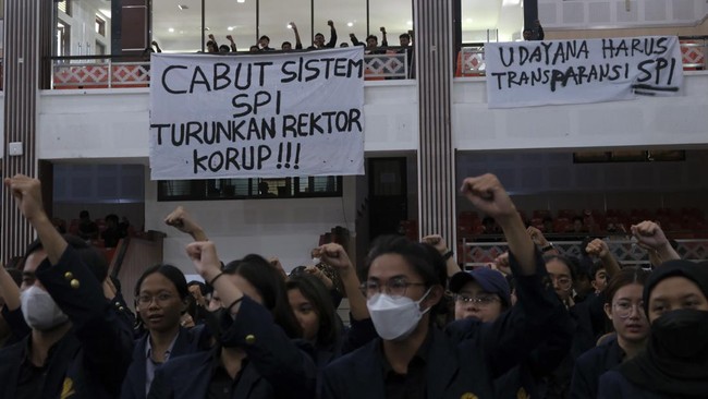 Jalur seleksi mandiri PTN dinilai menjadi cara paling mudah bagi kampus untuk mencari dana tambahan hingga berujung menjadi celah bagi para petinggi.