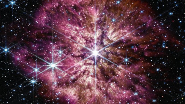 Momen Ajaib saat Bintang Meledak Jadi Supernova Teleskop James Webb menangkap momen saat bintang di kejauhan meledak menjadi supernova. Apa maknanya buat sains?