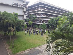 Mencekam, 2 Kelompok Mahasiswa UHN Terlibat Tawuran di Kampus
