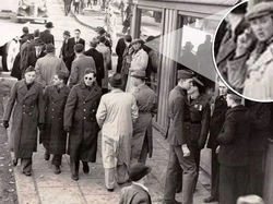 Viral Foto Manusia Pakai HP di Masa Lalu, Mungkinkah Time Travel Dilakukan?