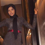Ide Outfit Hijab untuk Bukber ala Halima Aden, Supermodel Berhijab yang Selalu Tampil Modis!