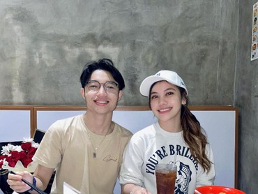 img-title Dipertemukan Pilip Tenonet, Kiesha Alvaro dan Frislly Herlind Akhirnya Pacaran