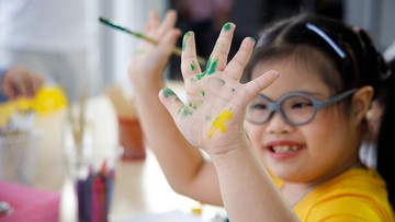 TAHAP PERKEMBANGAN ANAK DOWN SYNDROME