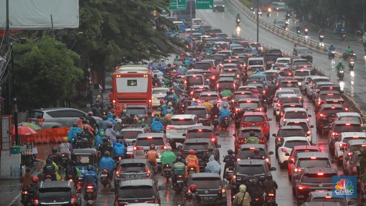 Jakarta Diguyur Hujan Pagi Hari (CNBC Indonesia/Muhammad Sabki)