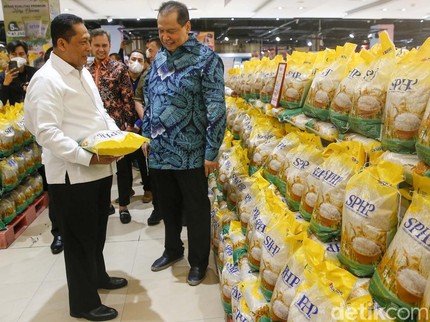 Murah Meriah! Transmart Jual Beras Bulog Seharga Rp47.250 per 5 Kg Bun
