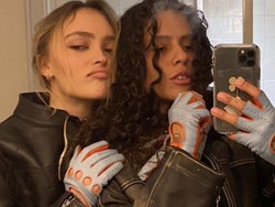 Putri Johnny Depp Pamer Foto Ciuman dengan Wanita, Jadi Kontroversi