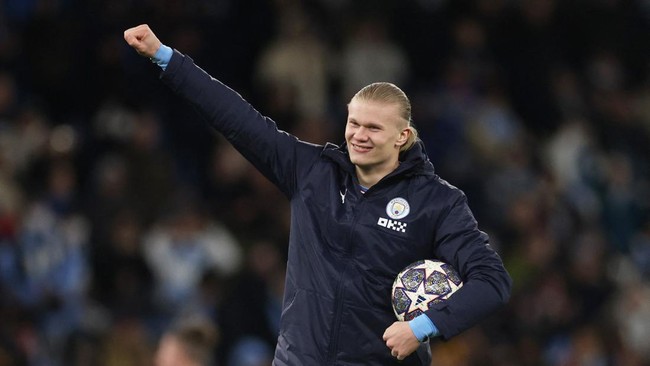 Pemain Manchester City Erling Haaland melewati Kylian Mbappe dan Lionel Messi usai mencetak lima gol saat timnya menang telak di Liga Champions.