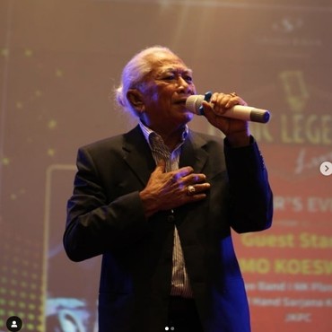 Nomo Koeswoyo Dimakamkan Satu Liang Lahad dengan Istri