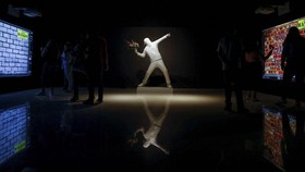 FOTO: Pameran 'Tak Berizin' Banksy Dibuka di Meksiko