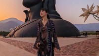 <p>Eksis di dunia hiburan, Raline Shah kerap digosipkan dekat dengan&nbsp;beberapa publik figur meski tak pernah mengumumkan berpacaran. (Foto: Instagram @ralineshah)</p>