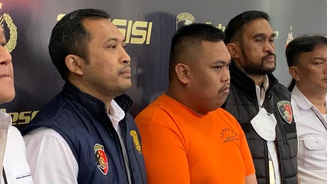 Selebgram Ajudan Pribadi menipu korban dengan mengiming-imingi mobil premium dengan harga sangat terjangkau.