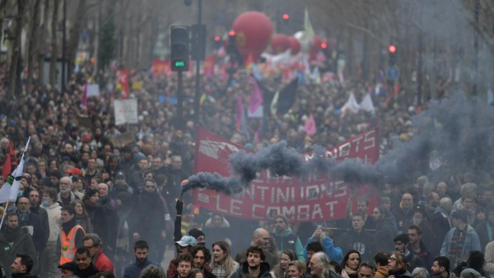 PARIS, FRANCE - March 15: Demonstrators march during a rally against French President's plan to raise the legal retirement age from 62 to 64 in Paris, on March 15, 2023. (Photo by Firas Abdullah/Anadolu Agency via Getty Images)