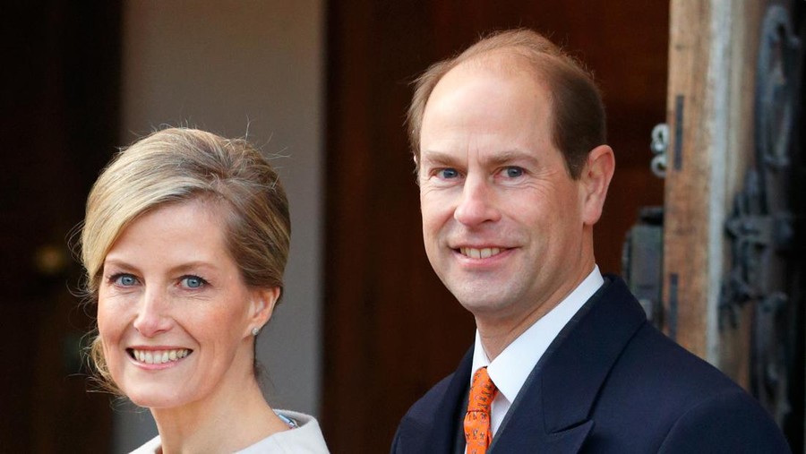 LONDON, UNITED KINGDOM - JANUARY 20: (EMBARGOED FOR PUBLICATION IN UK NEWSPAPERS UNTIL 48 HOURS AFTER CREATE DATE AND TIME) Sophie, Countess of Wessex and Prince Edward, Earl of Wessex visit the Tomorrow's People Social Enterprises at St Anselm's Church, Kennington on the Countess's 50th birthday on January 20, 2015 in London, England. (Photo by Max Mumby/Indigo/Getty Images)