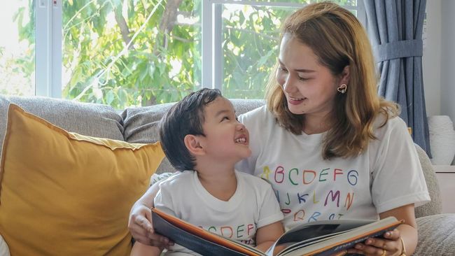 5 Cara Meningkatkan Kemampuan Anak Berkomunikasi, Bunda Perlu Tahu