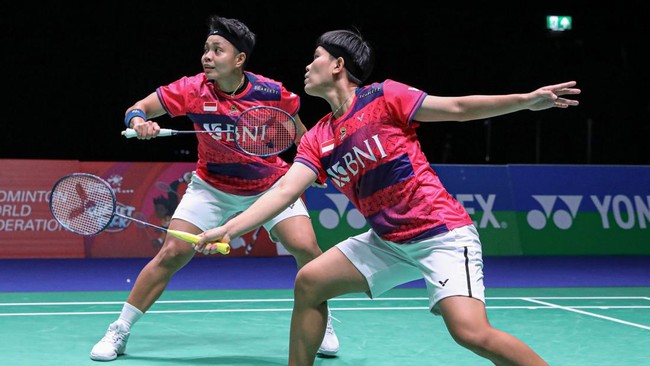 Apriyani Rahayu/Siti Fadia Ramadhanti lolos ke babak 16 besar Singapore Open 2023 usai menang atas Jin Yu Jia/Wong Jia Ying Crystal, Rabu (7/6).