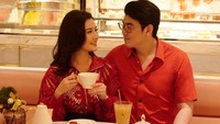 <p>Hal itu diungkapkan langsung oleh Asty melalui unggahan di <em>Instagram</em> pribadinya beberapa waktu lalu. Asty mengunggah foto yang menampilkan dirinya dan sang suami tengah saling menatap. "Bersyukur dapat terus saling menyayangi, mencintai, mengasihi, dan <em>menghormati...InsyaAllah</em> selamanya," tulis Asty, dikutip dari laman <em>Instagram@asty_ananta.</em> (Foto: Instagram@asty_ananta)</p>