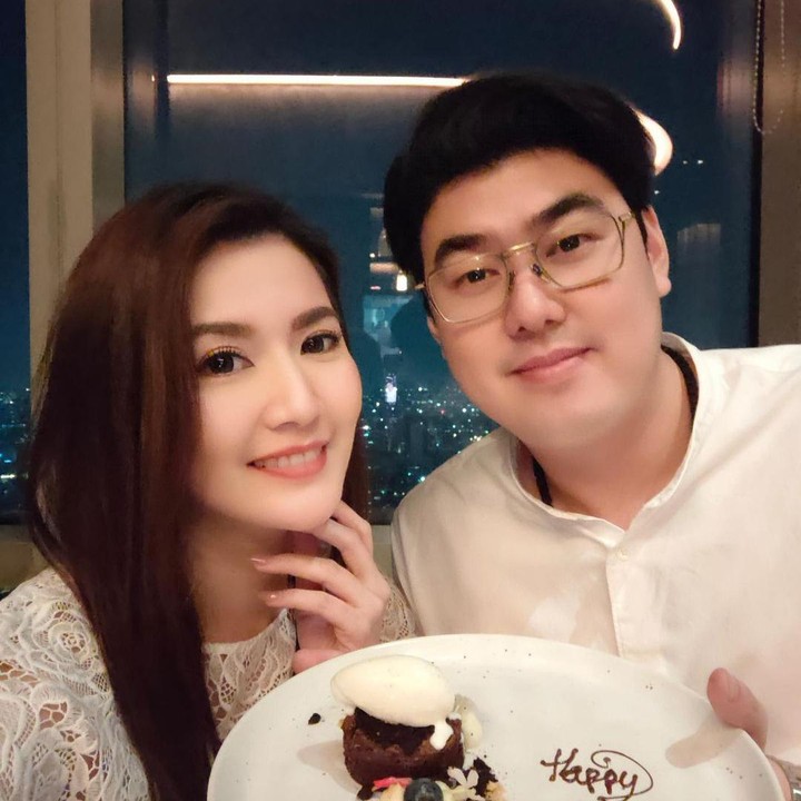 <p>Aktris yang mengawali kariernya dari dunia model kini tengah mengurus rumah tangga bersama sang suami. Meski sudah cukup lama menjalin rumah tangga dengannya, Asty mengaku masih merasakan jatuh cinta setiap hari, lho. (Foto: Instagram@asty_ananta)</p>