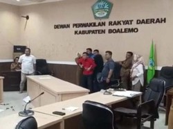 RDP DPRD Boalemo Gorontalo Ricuh, Anggota Dewan Banting Meja-Kadis Ngamuk