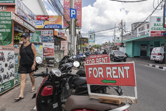 Pelarangan motor bagi turis asing di Bali menjadi perbincangan karena dinilai kurang pantas. Hal ini akan berdampak kepada bisnis rental motor di Bali.