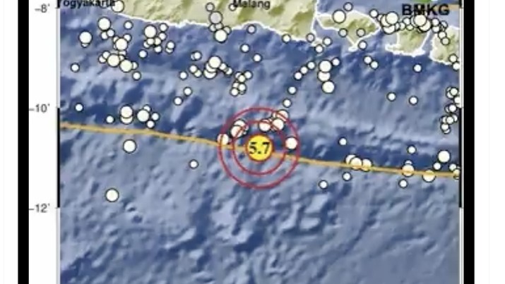 Gempa bumi guncang Jember Jawa Timur 5,7M. (Twitter @infoBMKG)