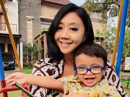 Cerita Asri Welas Obati Anak dengan Mata Plus 16 Hingga Putuskan Masuk Sekolah Inklusi