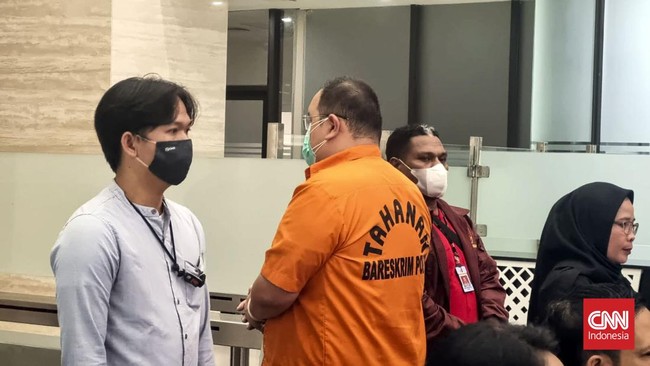 Henry Surya yang baru divonis lepas kini ditahan di Rumah Tahanan Bareskrim Polri dalam kasus tindak pencucian uang dan pemalsuan dokumen KSP Indosurya.