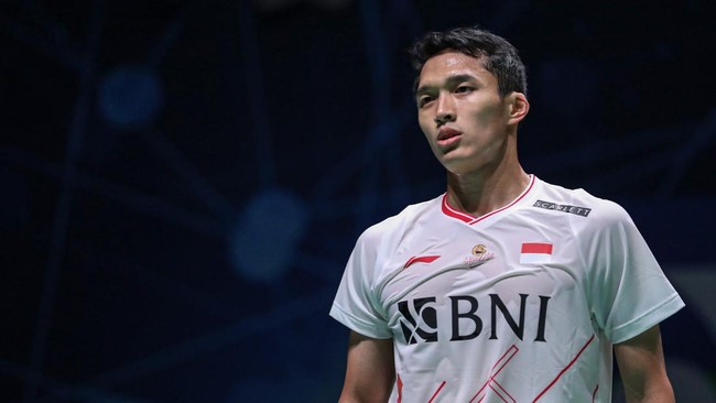 Tunggal putra Indonesia Jonatan Christie tidak bisa menutupi kekecewaannya setelah tersingkir di babak pertama All England 2023.
