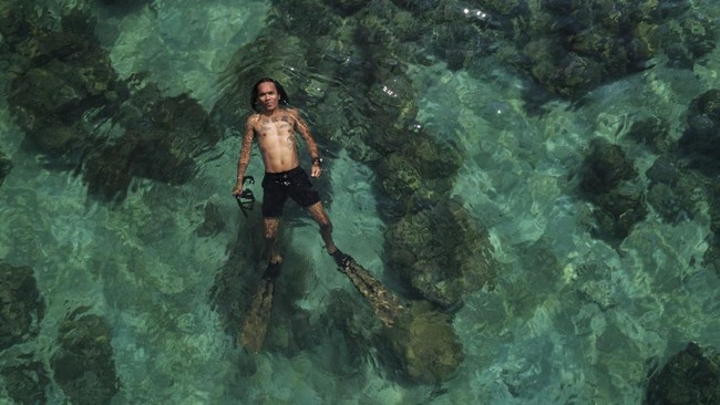 FOTO: Aksi Kaka Slank Jelajahi Pulau Labengki di Sulawesi Tenggara