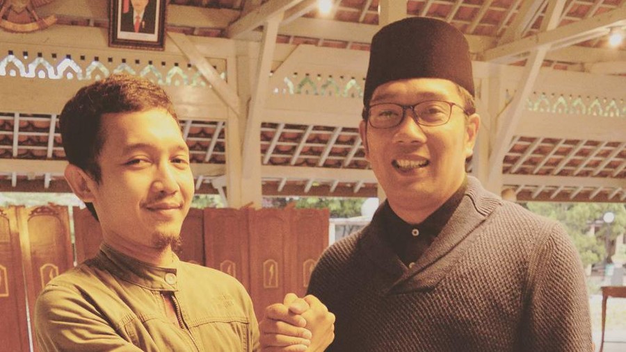 Keakraban Ridwan Kamil dan Sabil Fadhillah Keakraban Ridwan Kamil dan Sabil Fadhillah