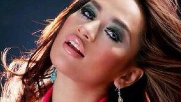7 Foto Lawas Lilis Karlina Awal Terkenal Jadi Pedangdut 'Goyang Karawang'