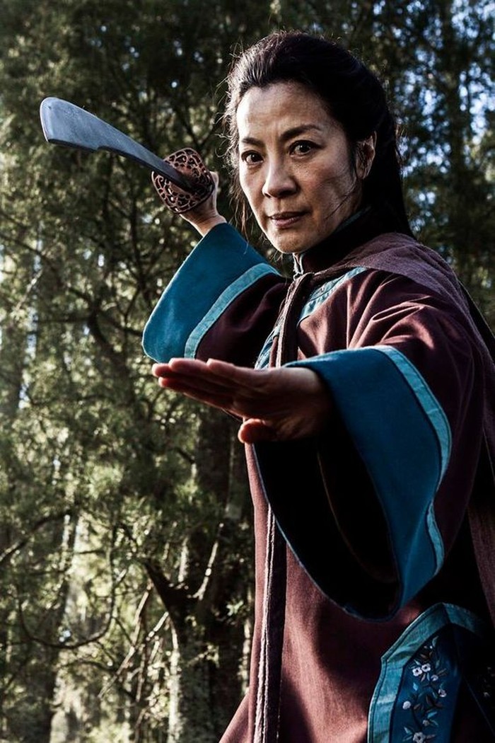 Michelle Yeoh saat membintangi film aksi.