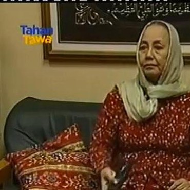 8 Potret Nani Wijaya dalam Kenangan Sang Golden Girl yang Populer Jadi Emak