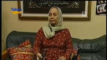 8 Potret Nani Wijaya dalam Kenangan Sang Golden Girl yang Populer Jadi Emak