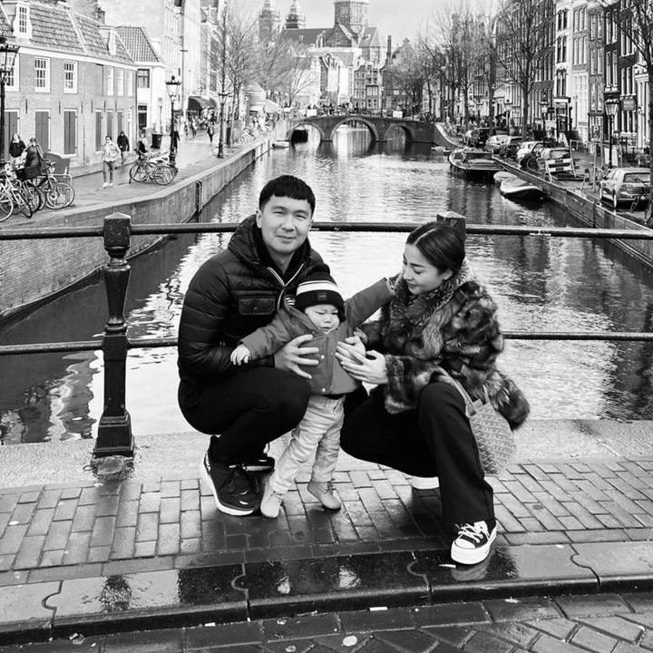 <p>Nikita Willy sedang menghabiskan waktu berlibur bersama suami dan anak tercintanya, Issa Xander Djokosoetono. Kali ini, keluarga kecil ini memilih Amsterdam sebagai destinasi wisatanya, Bunda. (Foto: Instagram @nikitawillyofficial94)<br /><br /><br /></p>