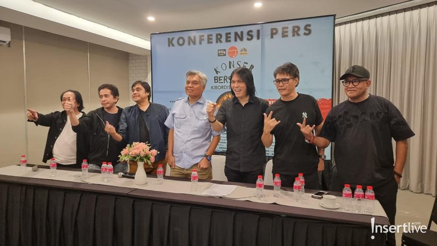Once Mekel, Dwiki Dharmawan dan teman-teman pagelaran Konser Bersratus Once Mekel, Dwiki Dharmawan dan teman-teman pagelaran Konser Bersratus