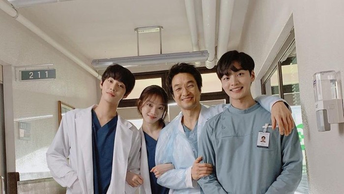 img-title Sukses Raih Rating Tinggi dengan Dua Season Pertamanya, Intip 'Bocoran' Drakor 'Dr. Romantic 3'