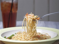 Yummy! Spaghetti Aglio Olio hingga Carbonara Enak Ada di Sini