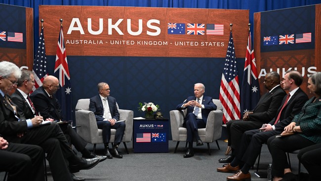 AUKUS Jalan Terus, Mungkinkah NATO Versi Asia-Pasifik Terbentuk? Kerja sama trilateral aliansi pertahanan Australia, Inggris, dan AS (AUKUS) jalan terus, mungkinkah NATO versi Asia-Pasifik terbentuk?