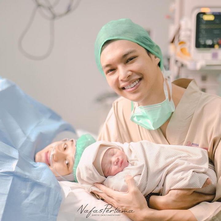 <p>Belum lama ini artis Dinda Hauw melahirkan anak keduanya yang berjenis kelamin laki-laki, Bunda. Dinda melahirkan dengan selamat dan sehat pada 2 Maret 2023. (Foto: Instagram: @dindahw)</p>