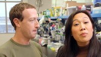 <p>Melalui media sosial, pendiri Facebook ini kerap membagikan potret bersama sang istri, nih. Dalam potret-potret tersebut, Mark kerap menunjukkan kemesraan, lho. (Foto: Instagram @zuck)<br /><br /><br /></p>
