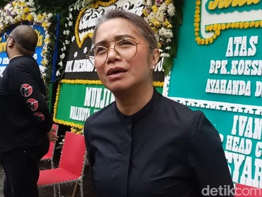 Kenang Sosok Nomo Koeswoyo, Ruth Sahanaya: Pernah Aransemen Lagunya