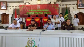 VIDEO: Kejari Denpasar Tangkap 5 Orang Soal Pemalsuan E-KTP