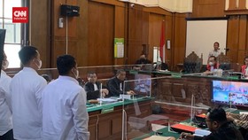 VIDEO: Danki Brimob Jatim Terdakwa Kanjuruhan Divonis 1,5 Tahun Bui