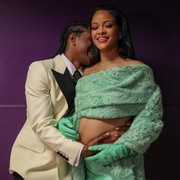 Terungkap! Rihanna Bagikan Foto Keluarga Komplit Bersama Anak Kedua, Ini Namanya