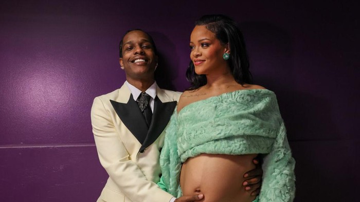 HOLLYWOOD, CA - MARCH 12: ASAP Rocky and Rihanna backstage at the 95th Academy Awards at the Dolby Theatre on March 12, 2023 in Hollywood, California. (Robert Gauthier / Los Angeles Times via Getty Images)