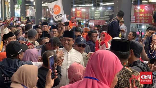Partai Demokrat menilai Sekjen PDI Perjuangan Hasto Kristianto cuma nyinyir ketika menilai safari Anies Baswedan di Surabaya.