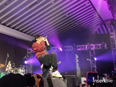img-title Gigi Bikin Penggemar 'Panas' di Konser 'Free Your Soul in Jakarta'